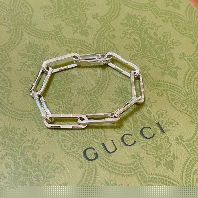 G*u*i bracelets